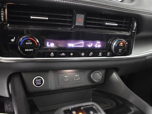 Used 2021 Nissan Rogue SV w/ Premium Package image 22