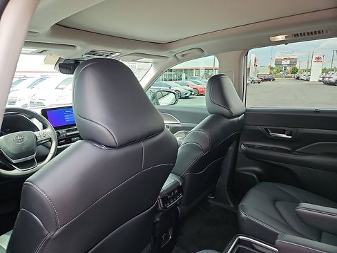 Certified 2026 Toyota Grand Highlander FWD image 9