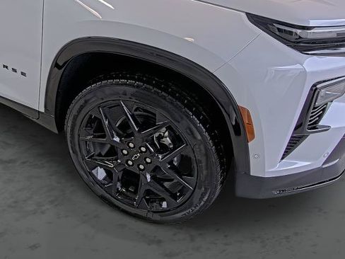 New 2026 Chevrolet Traverse RS w/ LPO, Floor Liner Package FWD image 16