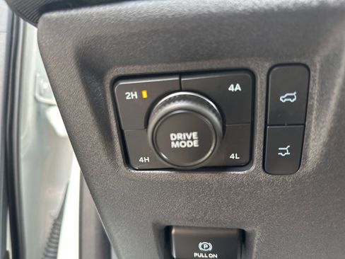Used 2025 Ford Expedition Active AWD/4WD image 28