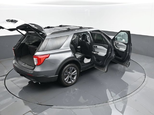 Used 2022 Ford Explorer XLT w/ Equipment Group 202A AWD/4WD image 32