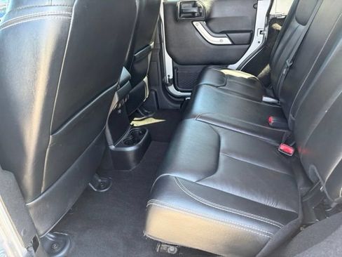 Used 2017 Jeep Wrangler Unlimited Rubicon AWD/4WD image 26