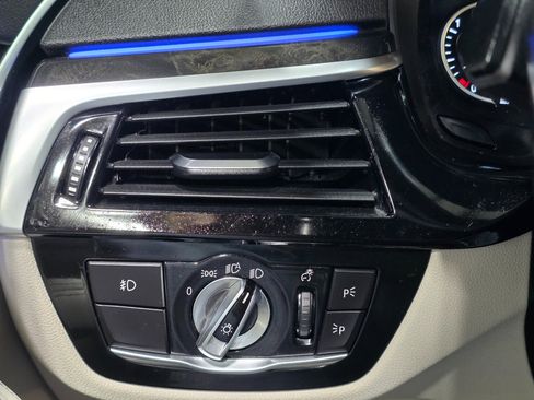 Used 2018 BMW 530e xDrive image 42