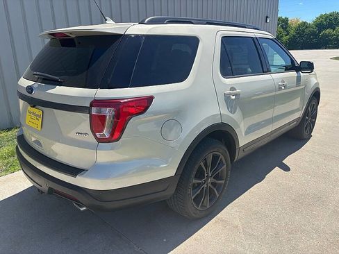 Used 2018 Ford Explorer XLT w/ Equipment Group 202A AWD/4WD image 5