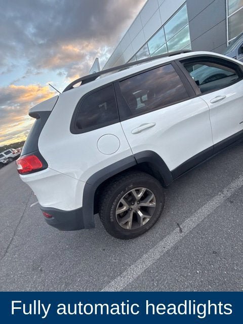Used 2015 Jeep Cherokee Trailhawk AWD/4WD image 13