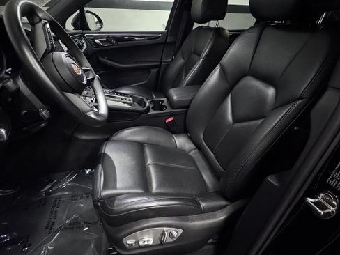 Used 2024 Porsche Macan AWD/4WD image 22