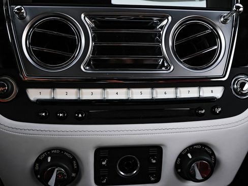 Used 2020 Rolls-Royce Wraith image 40