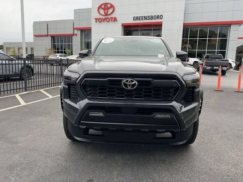 Certified 2025 Toyota Tacoma TRD Off-Road AWD/4WD image 3