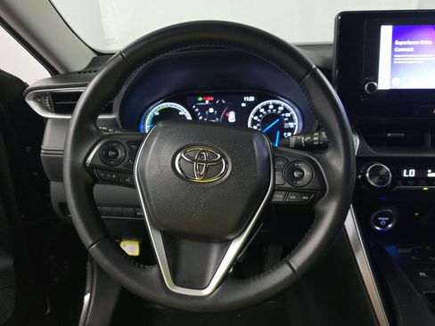 Used 2023 Toyota Venza LE AWD/4WD image 8