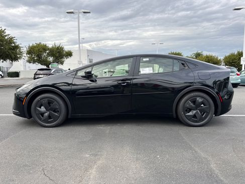 New 2026 Toyota Prius Plug-In Hybrid image 7