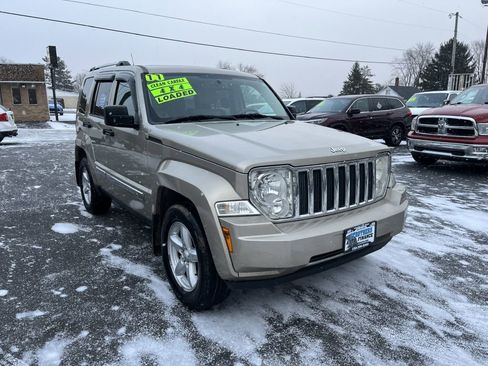 Used 2011 Jeep Liberty Limited w/ Comfort/Convenience Group image 3