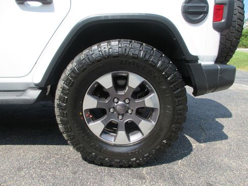 Used 2018 Jeep Wrangler Unlimited Sahara AWD/4WD image 24