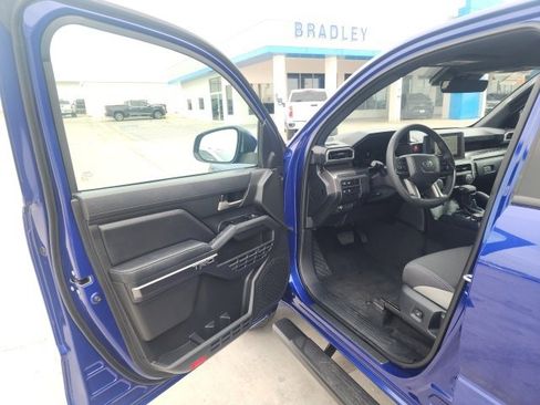 Used 2025 Toyota Tacoma TRD Off-Road image 21