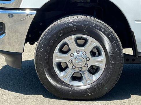 Used 2024 RAM 2500 Big Horn AWD/4WD image 30