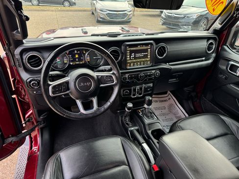 Used 2022 Jeep Wrangler Unlimited Sahara w/ Cold Weather Group image 19