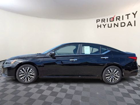 Used 2025 Nissan Altima 2.5 SV FWD image 7