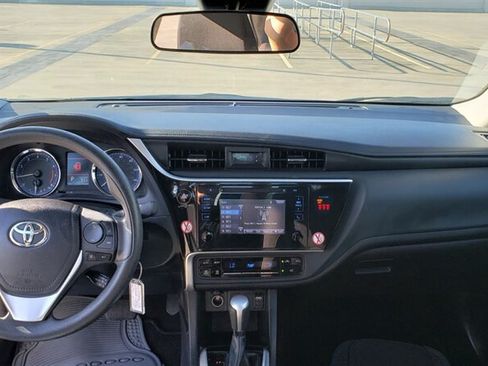 Used 2018 Toyota Corolla LE FWD image 8