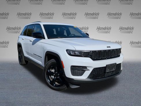 Used 2022 Jeep Grand Cherokee Altitude image 2