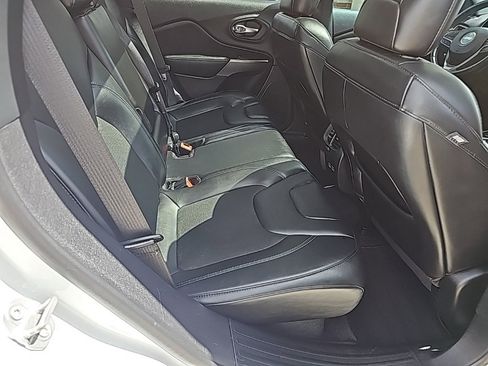 Certified 2021 Jeep Cherokee Latitude Plus w/ Sun & Sound Group image 22