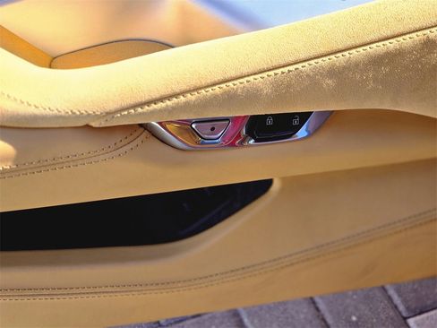 Used 2022 Chevrolet Corvette Stingray Premium Cpe w/ Z51 Performance Package image 12