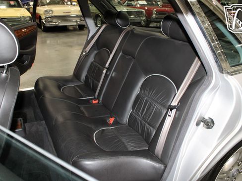 Used 2002 Jaguar XJ8 L Vanden Plas image 8