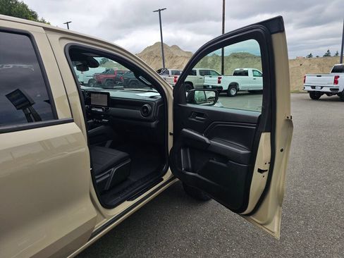 Used 2024 Chevrolet Colorado Trail Boss w/ LPO, Dark Essentials Package AWD/4WD image 27