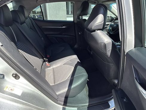Used 2018 Toyota Camry SE w/ Convenience Package FWD image 16