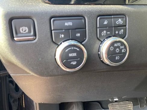 Used 2025 GMC Sierra 1500 SLT AWD/4WD image 18
