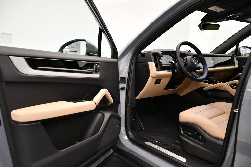Certified 2026 Porsche Cayenne Coupe AWD/4WD image 42