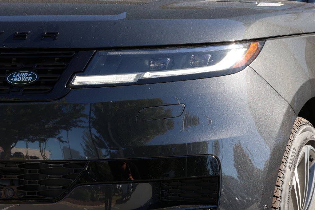 New 2027 Land Rover Range Rover Sport SE AWD/4WD image 3