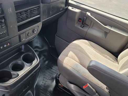 Used 2017 GMC Savana 2500 image 24