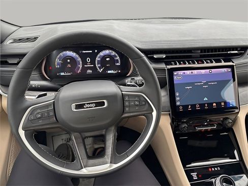 Used 2024 Jeep Grand Cherokee L Limited image 9