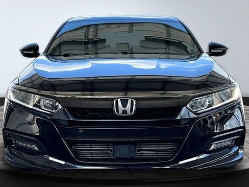 Used 2018 Honda Accord Sport image 2