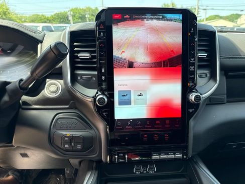 New 2026 RAM 2500 Laramie AWD/4WD image 13