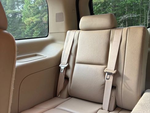 Used 2011 Cadillac Escalade Premium AWD/4WD image 41
