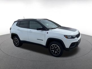 Used 2025 Jeep Compass Trailhawk video 2