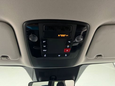 Used 2025 Kia Carnival image 65