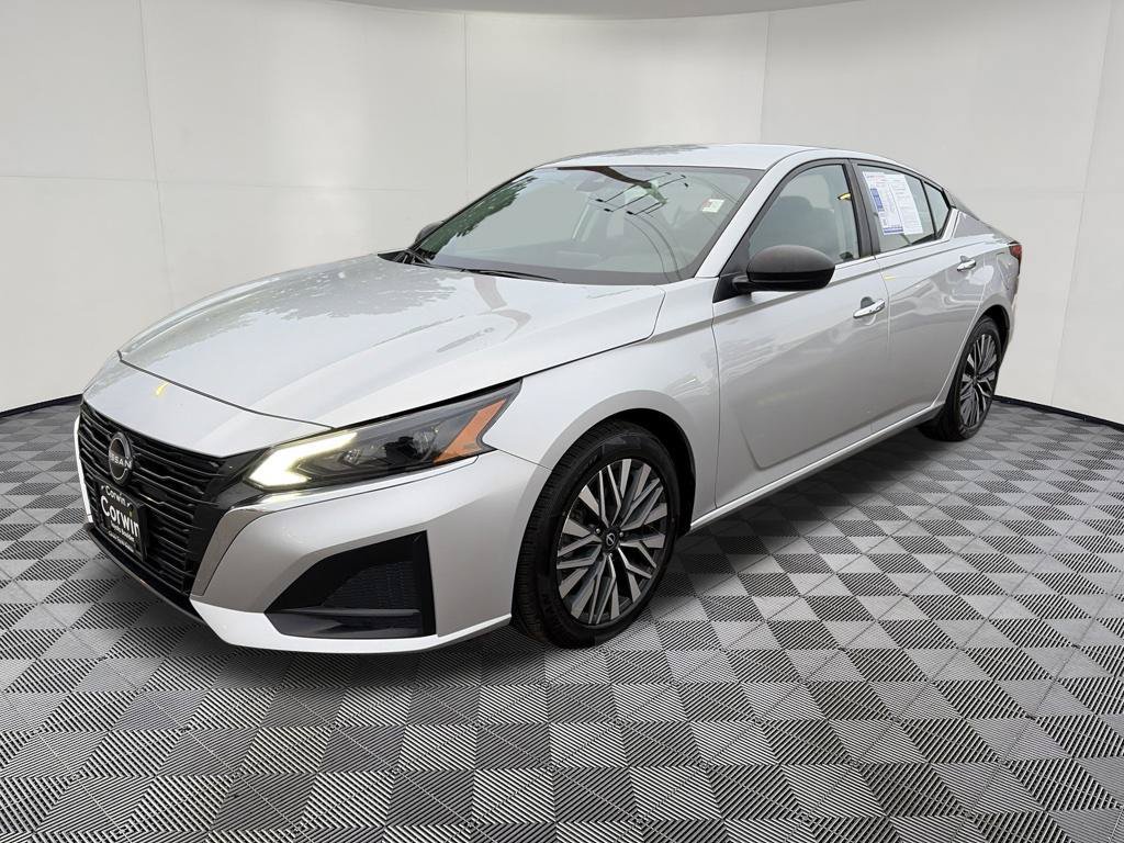 Used 2024 Nissan Altima 2.5 SV FWD image 4