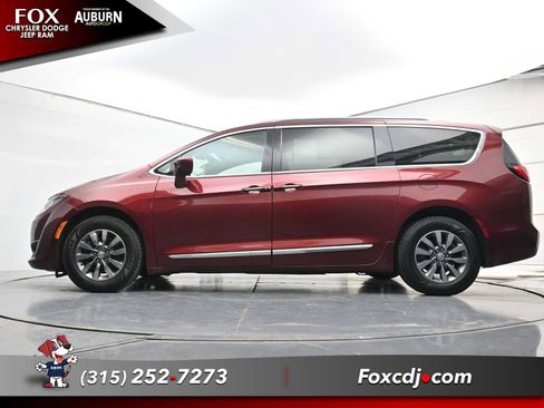 Used 2019 Chrysler Pacifica Touring-L Plus FWD image 24