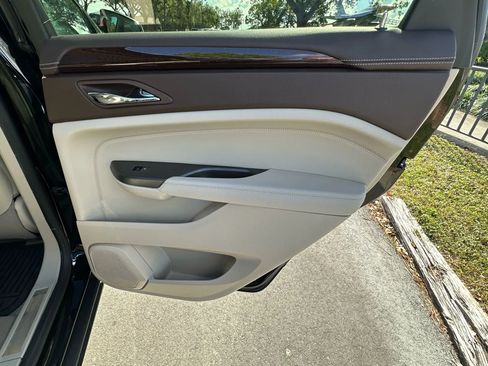 Used 2012 Cadillac SRX Luxury image 24