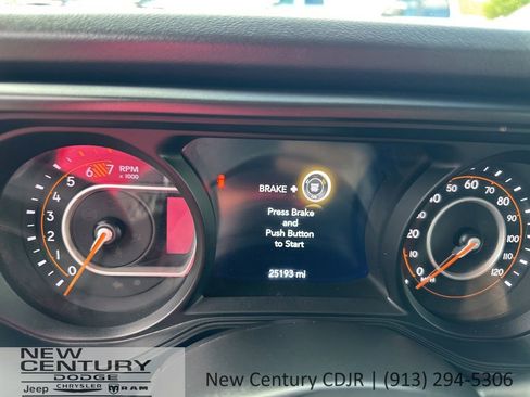 Used 2025 Jeep Wrangler Unlimited Sahara AWD/4WD image 31