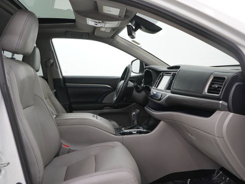 Used 2017 Toyota Highlander Limited AWD/4WD image 13