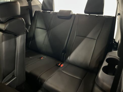 Used 2025 Toyota Highlander XLE AWD/4WD image 22