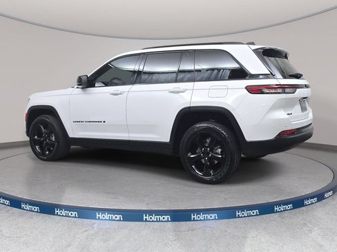 Used 2023 Jeep Grand Cherokee Altitude AWD/4WD image 8