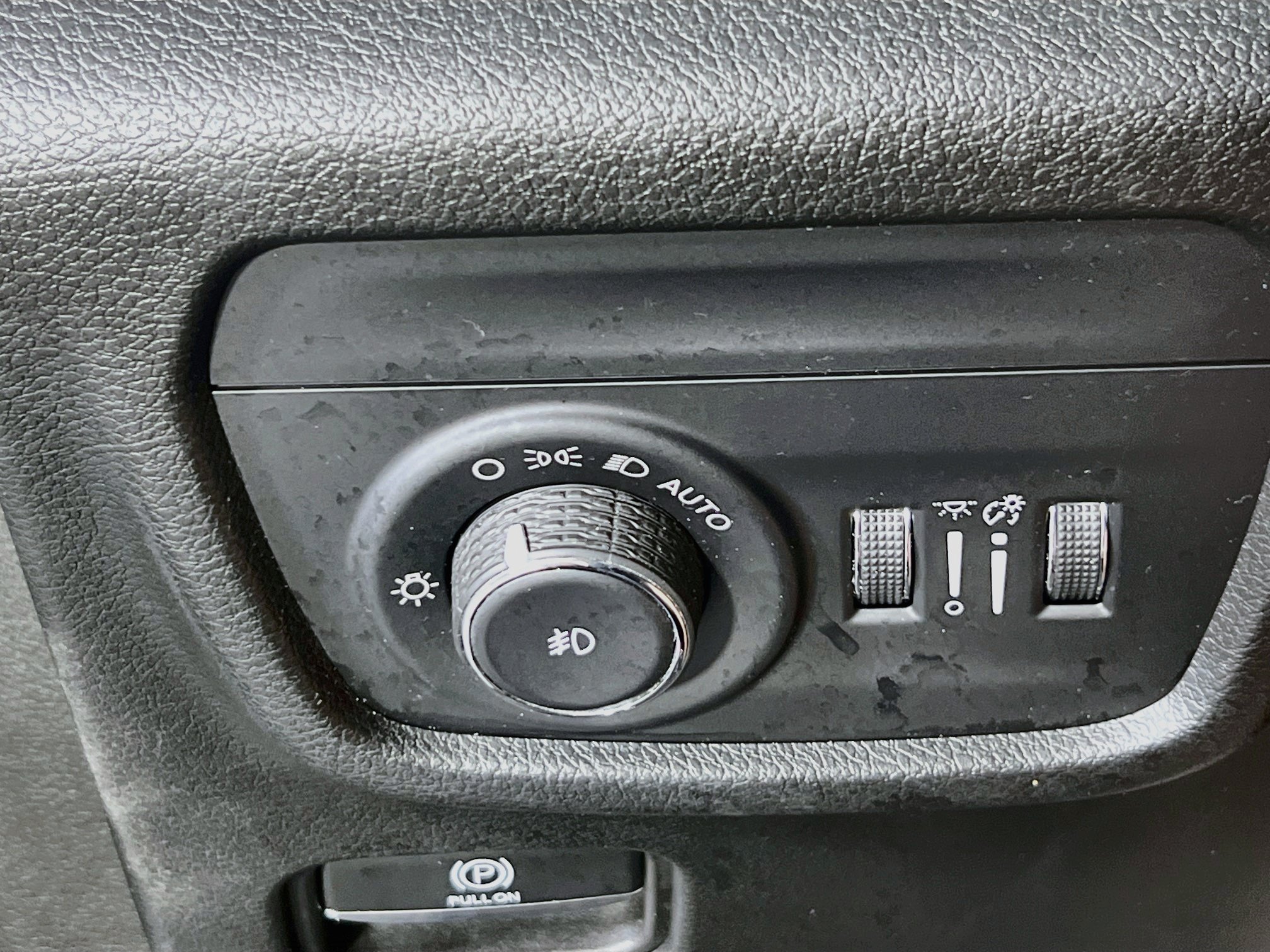 Used 2023 Jeep Grand Cherokee Limited w/ Luxury Tech Group II AWD/4WD image 10