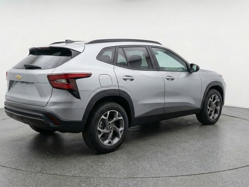 Used 2025 Chevrolet Trax LT image 9