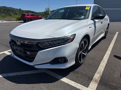 Used 2022 Honda Accord Sport image 1