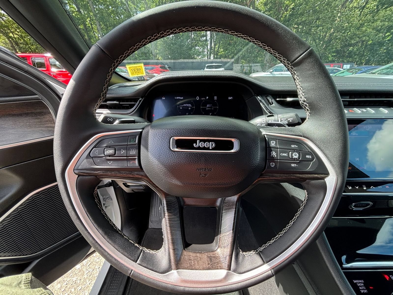 Used 2026 Jeep Grand Cherokee Limited AWD/4WD image 29