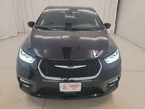 New 2025 Chrysler Pacifica Select image 8