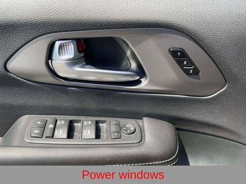 New 2027 Chrysler Pacifica Select FWD image 18